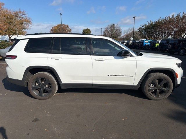 2023 Jeep Grand Cherokee Limited photo 2