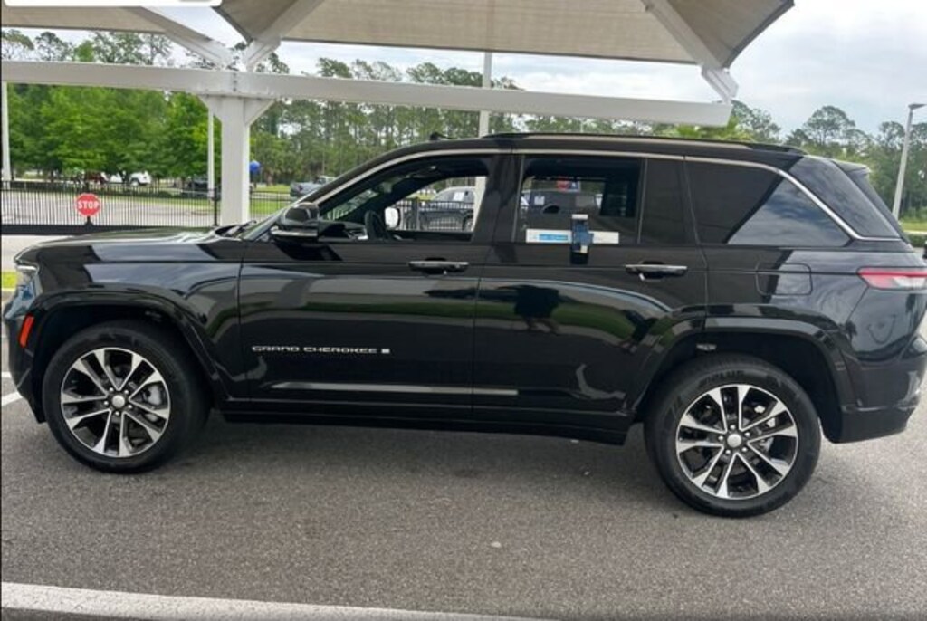 Used 2023 Jeep Grand Cherokee Overland SUV