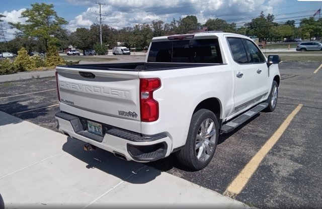 2022 Chevrolet Silverado 1500 High Country photo 2