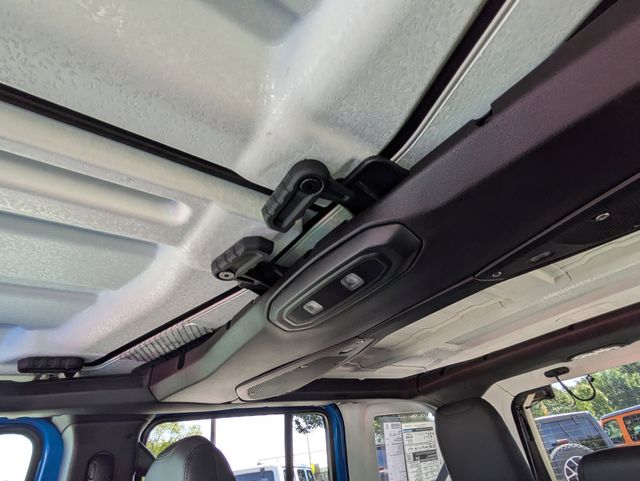 2025 Jeep Wrangler 4-Door Sahara - Photo 22