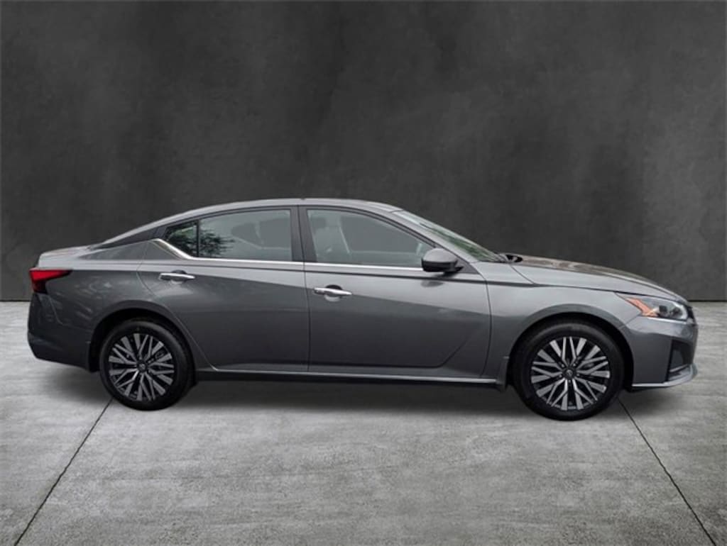 Used 2023 Nissan Altima 2.5 SV Sedan