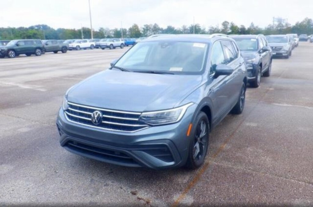 Used 2024 Volkswagen Tiguan SE SUV