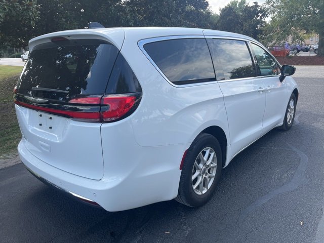 2024 Chrysler Pacifica Touring L photo 3
