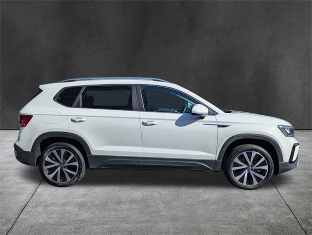 Used 2024 Volkswagen Taos SE SUV