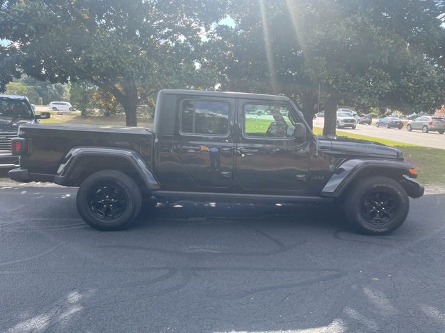 2021 Jeep Gladiator Willys photo 2