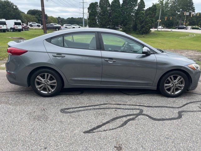 2018 Hyundai Elantra SEL photo 2