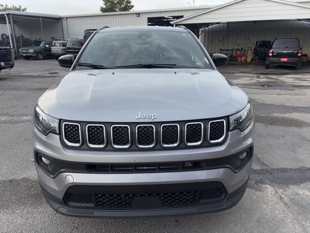 2024 Jeep Compass Latitude photo 2