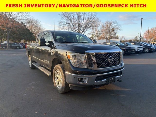 2016 Nissan Titan XD SV's photo