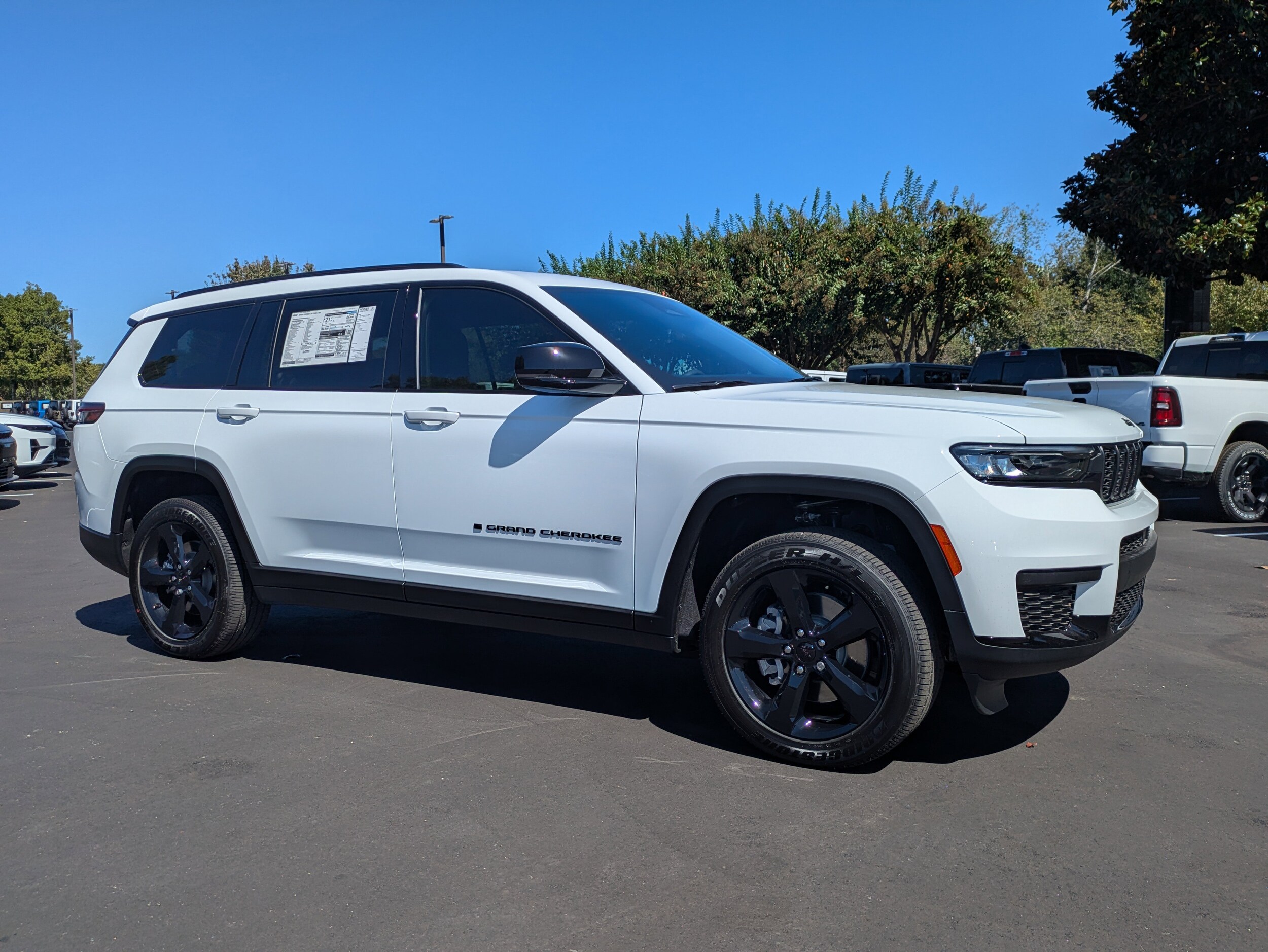 2025 Jeep Grand Cherokee Altitude X photo 2