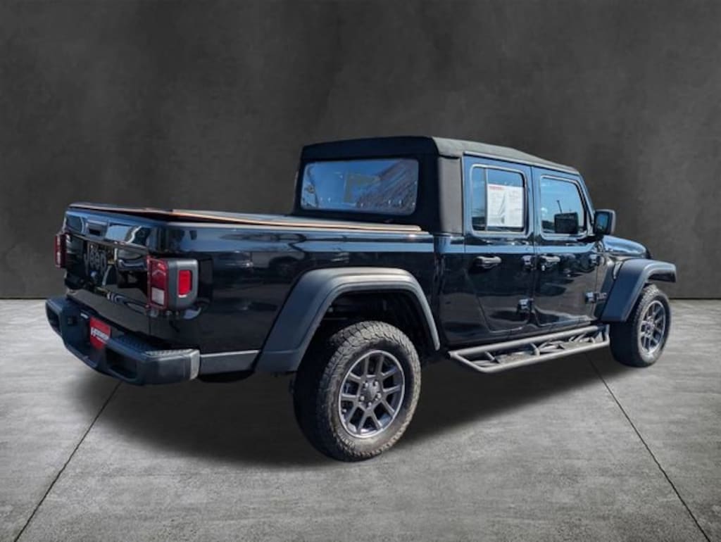 Used 2024 Jeep Gladiator Sport Truck Crew Cab