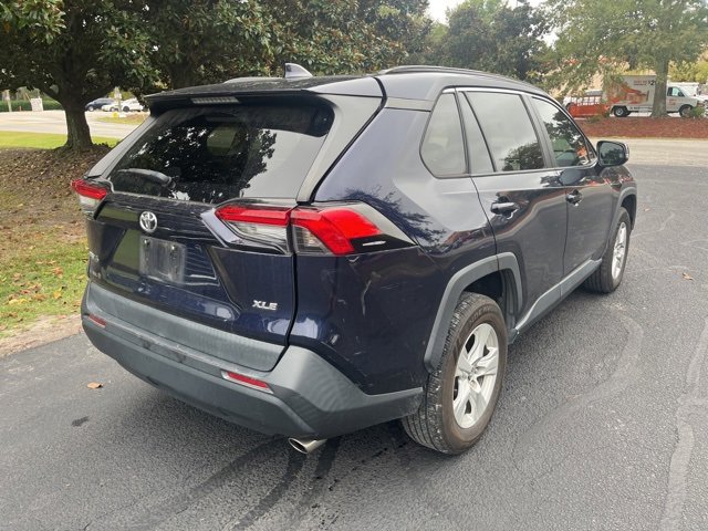 2020 Toyota RAV4 XLE photo 3