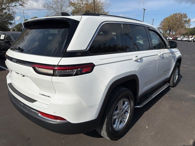 2023 Jeep Grand Cherokee Laredo photo 3