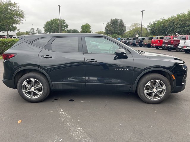 2023 Chevrolet Blazer 2LT photo 2