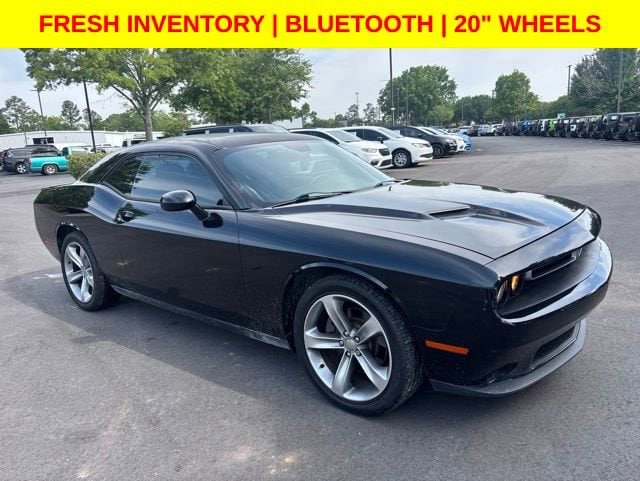 2016 Dodge Challenger SXT's photo