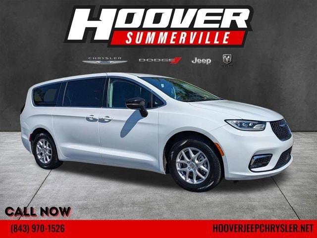 2024 Chrysler Pacifica Touring L's photo