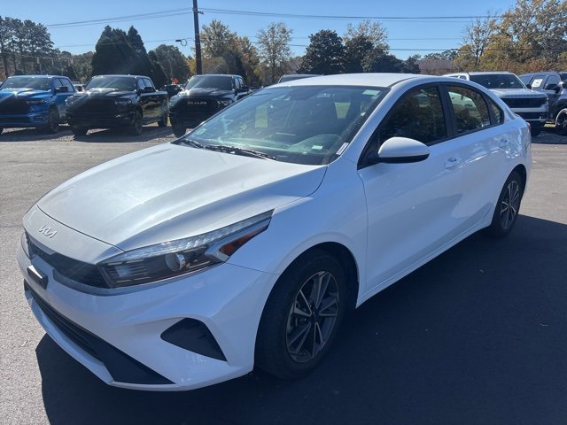 2023 Kia Forte LXS photo 3