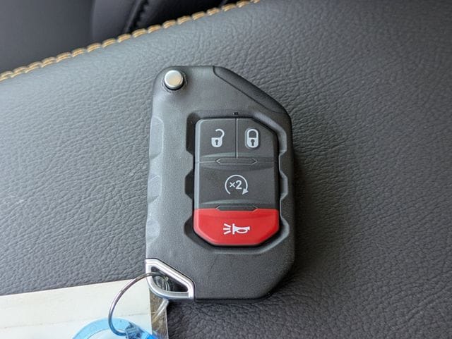 2025 Jeep Wrangler 4-Door Sahara - Photo 33
