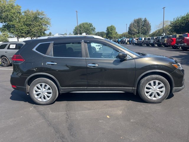 2017 Nissan Rogue S photo 2