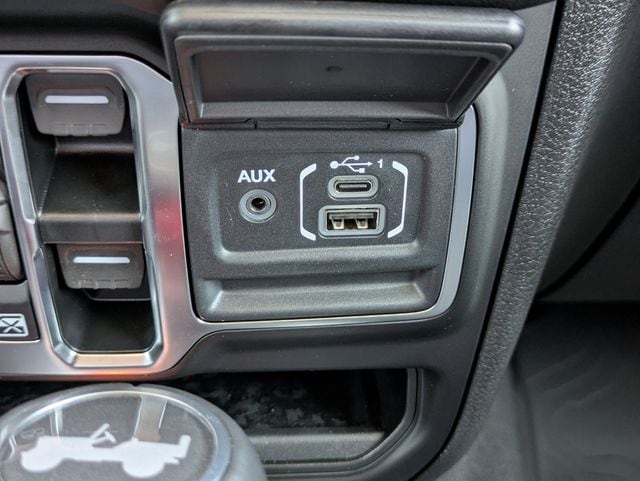 2025 Jeep Wrangler 4-Door Sahara - Photo 25