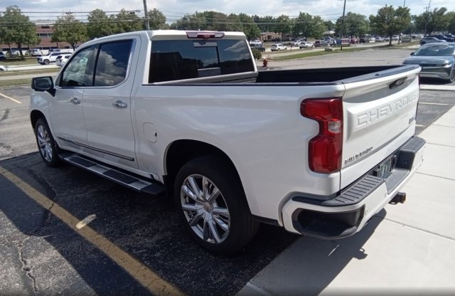 2022 Chevrolet Silverado 1500 High Country photo 3