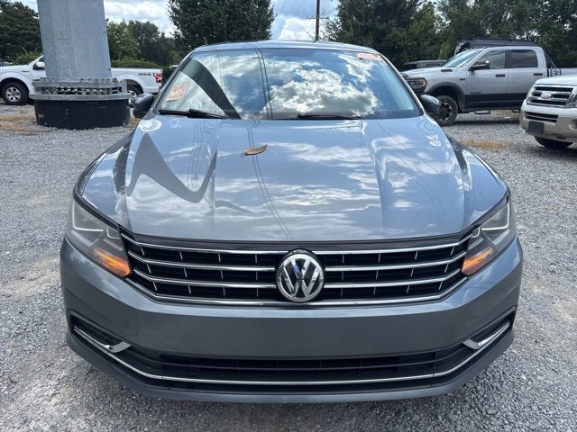 2018 Volkswagen Passat 2.0T SE photo 2