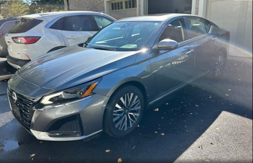 Used 2023 Nissan Altima 2.5 SV Sedan