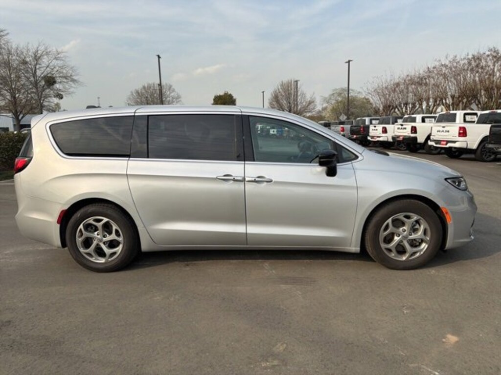 Used 2024 Chrysler Pacifica Limited Van Passenger Van