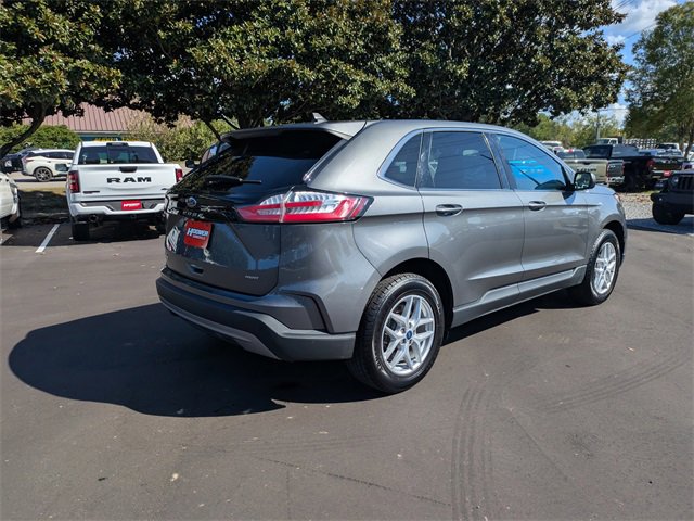 2022 Ford Edge SEL photo 2