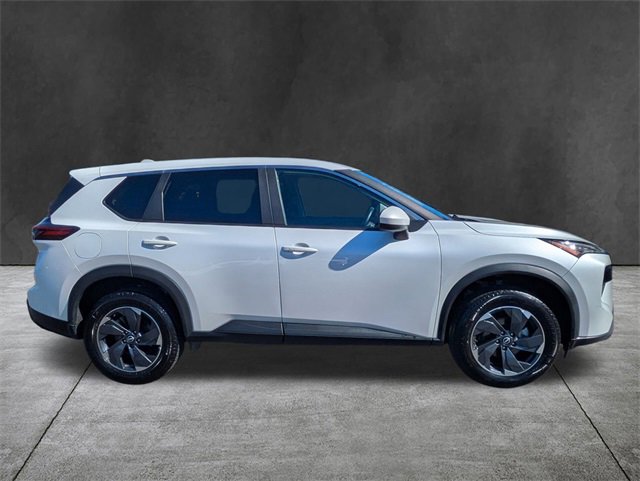 2024 Nissan Rogue SV photo 3