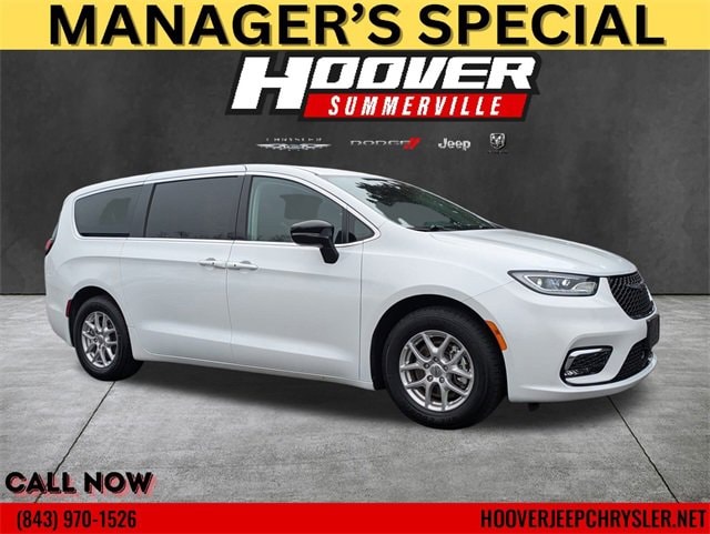 2024 Chrysler Pacifica Touring L's photo