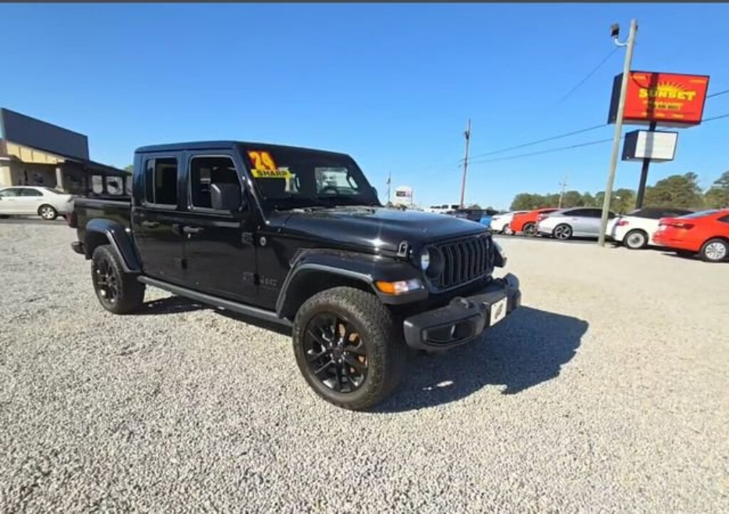 Used 2024 Jeep Gladiator Nighthawk Truck Crew Cab