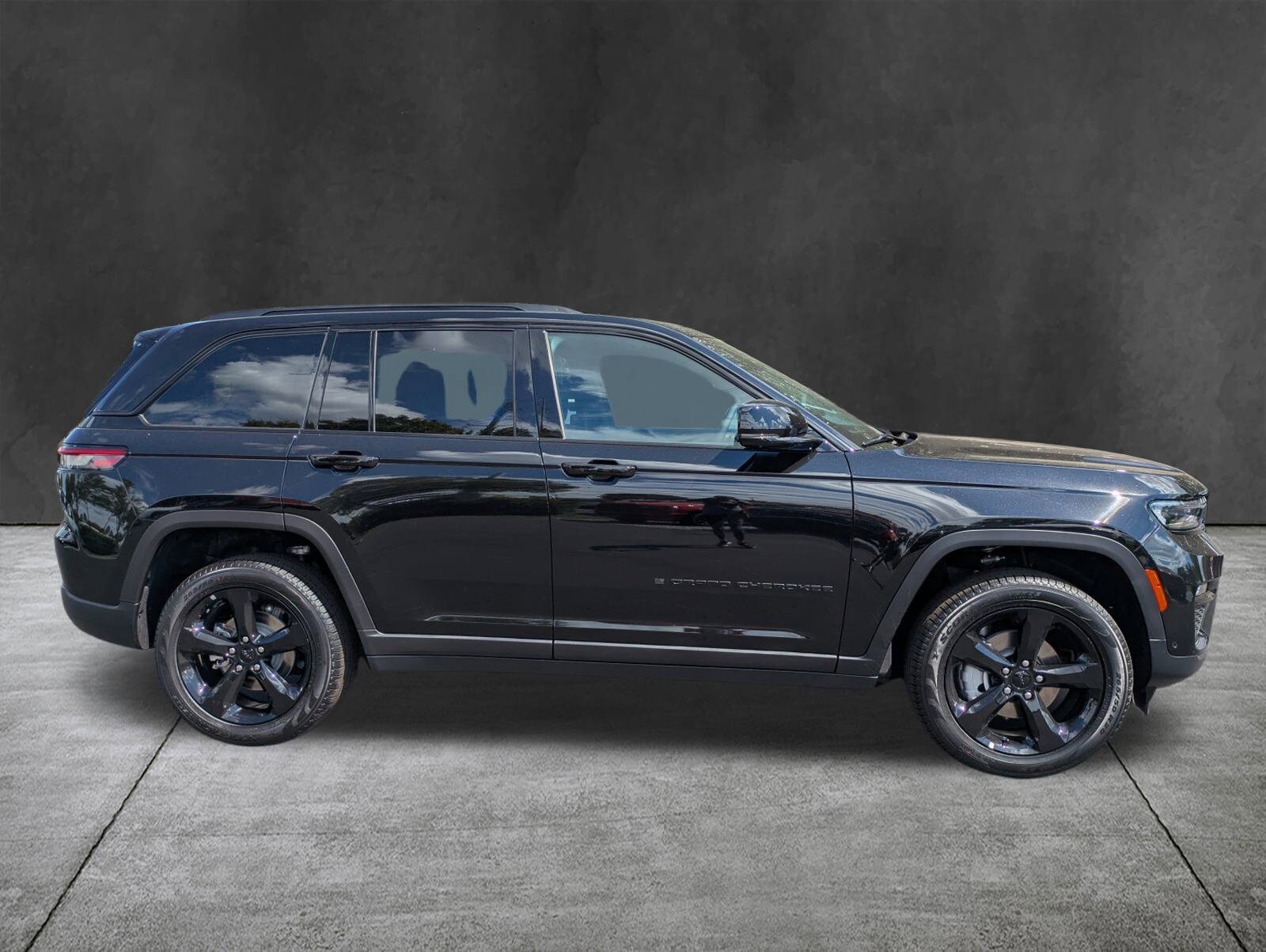 2025 Jeep Grand Cherokee Limited photo 3