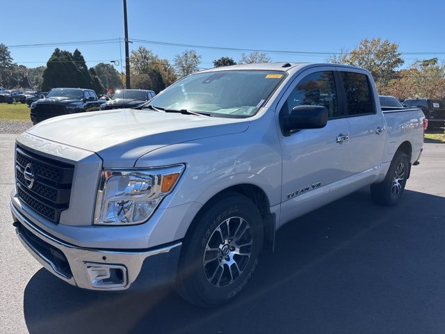 2020 Nissan Titan SV photo 3
