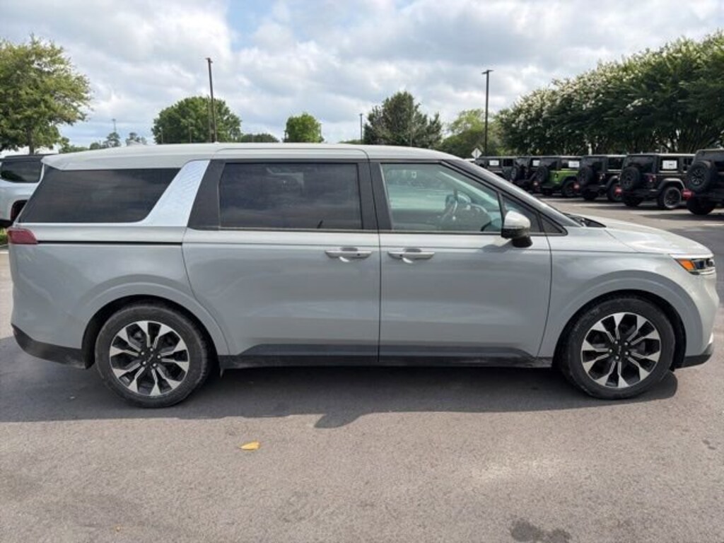 Used 2023 Kia Carnival EX MPV