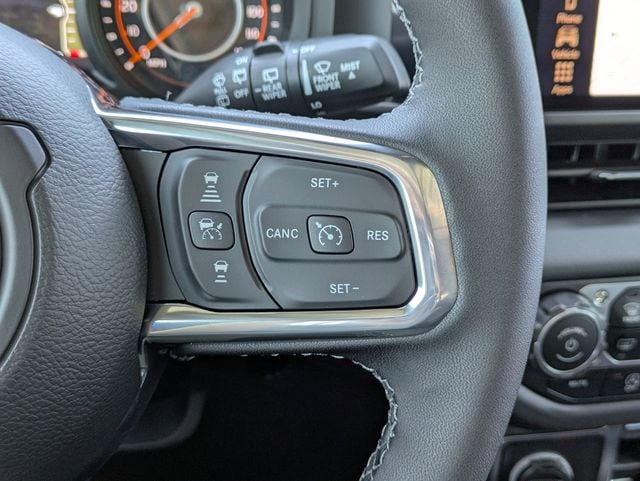 2025 Jeep Wrangler 4-Door Sahara - Photo 30