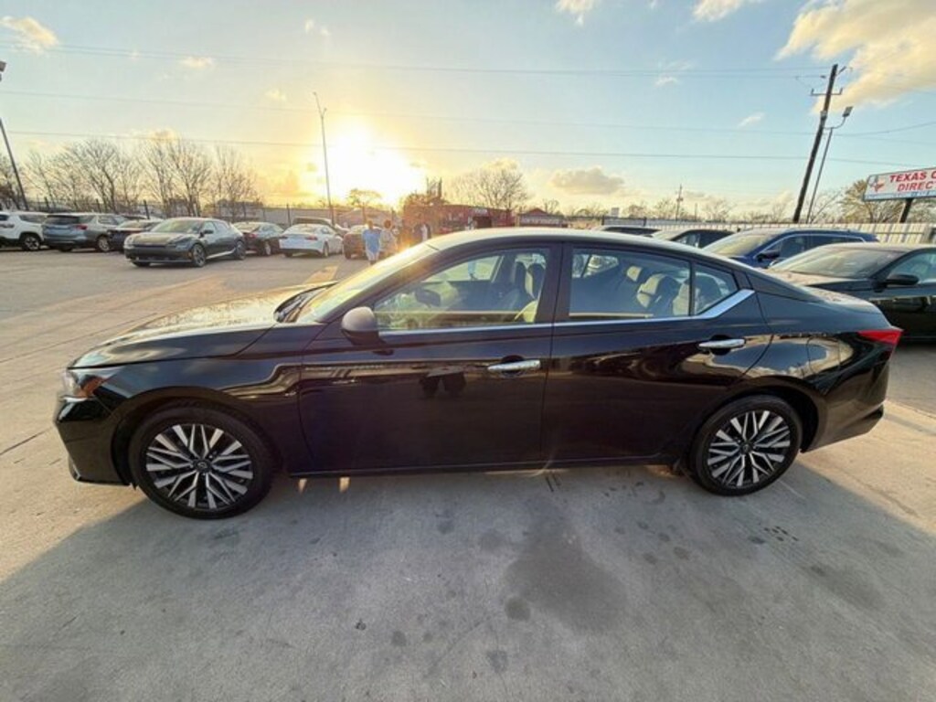 Used 2025 Nissan Altima SV Sedan