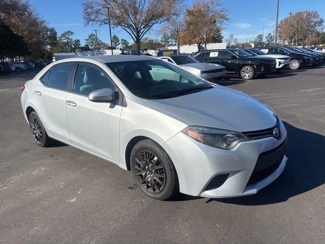 2014 Toyota Corolla LE's photo