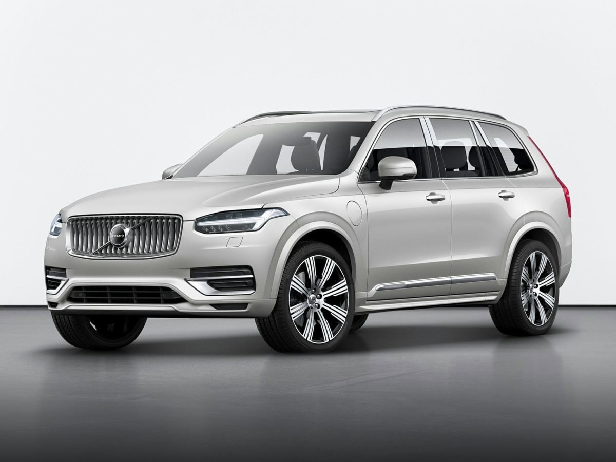 2022 Volvo XC90 Momentum's photo