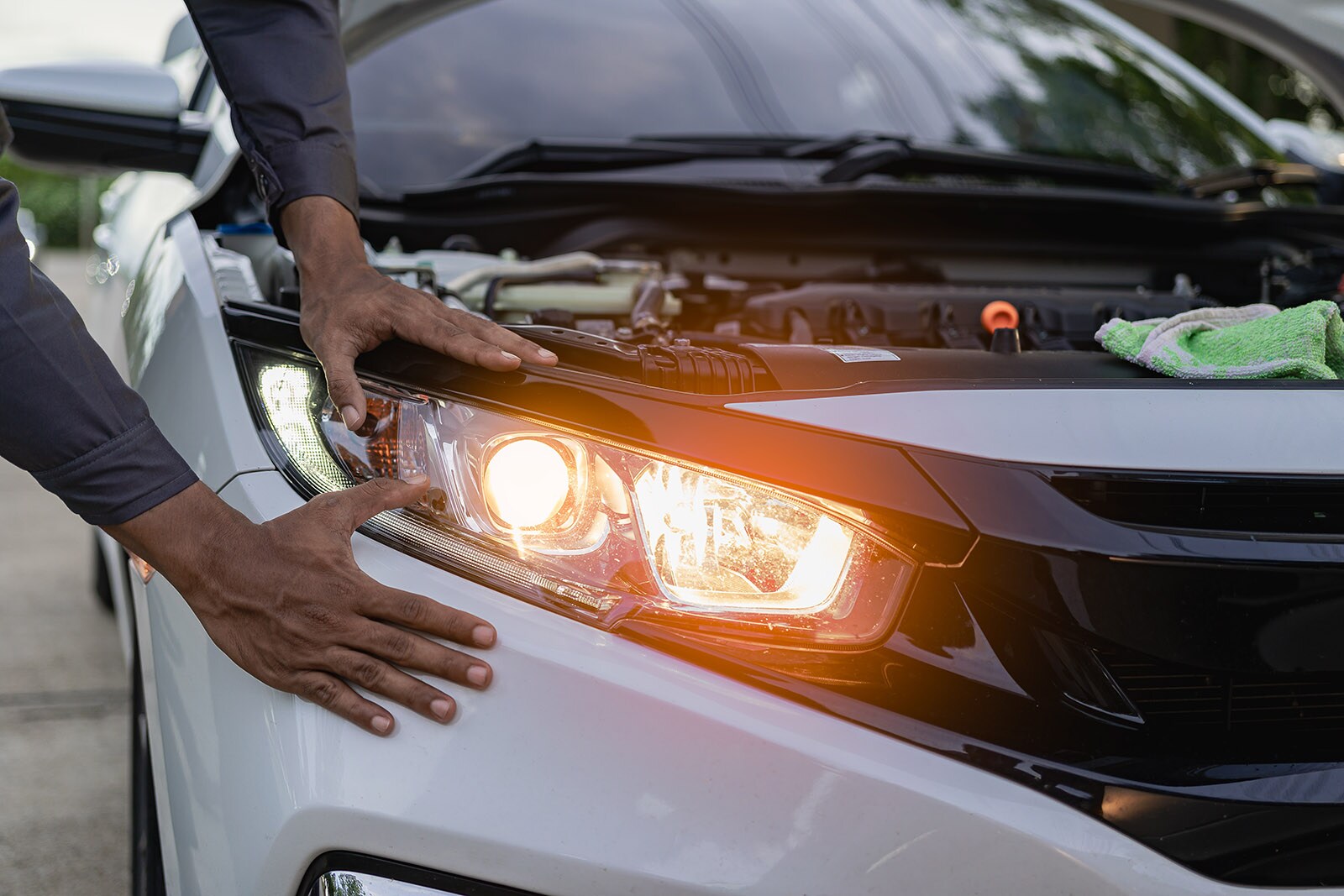Essential_Car_Parts_-_H5_Lights_Image.jpg