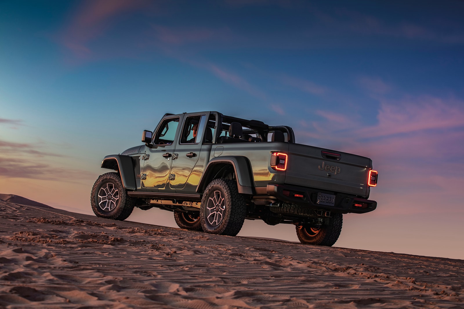 2025_Jeep_Gladiator_-_Main_Blog_Image.jpg