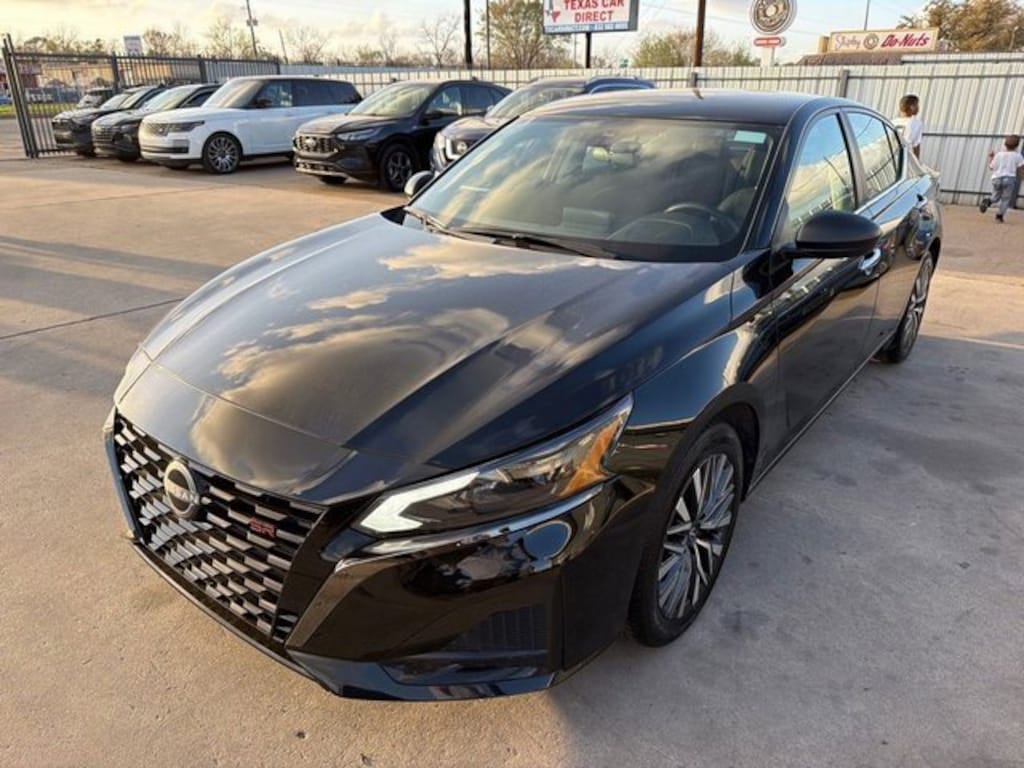 Used 2025 Nissan Altima SV Sedan