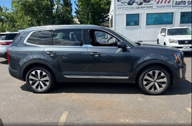 2022 Kia Telluride EX photo 2