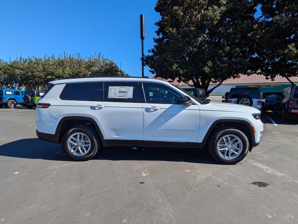 New 2025 Jeep Grand Cherokee L Laredo Sport Utility