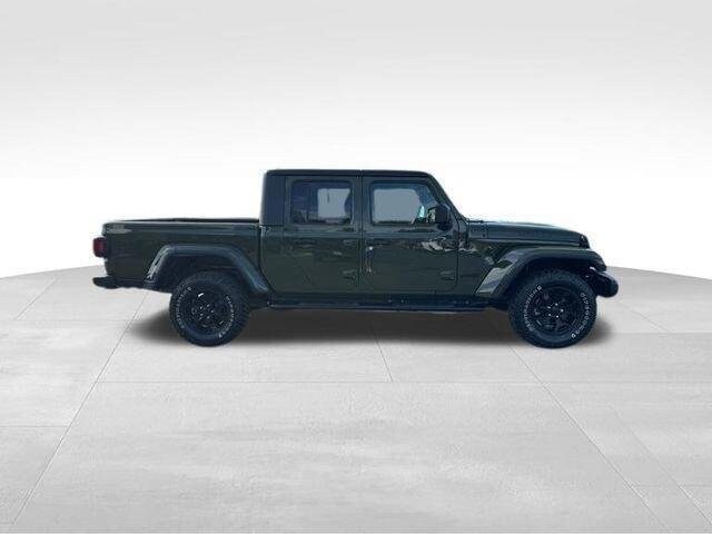 2021 Jeep Gladiator Willys photo 2