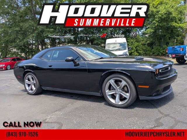 2016 Dodge Challenger SXT's photo