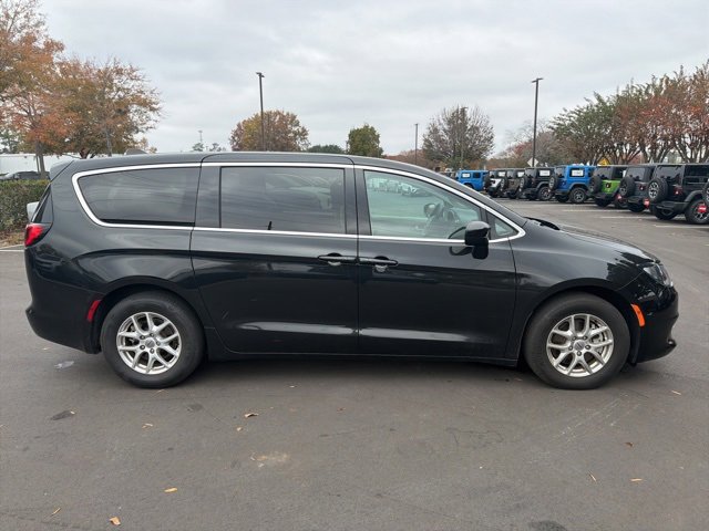 2023 Chrysler Voyager LX photo 2