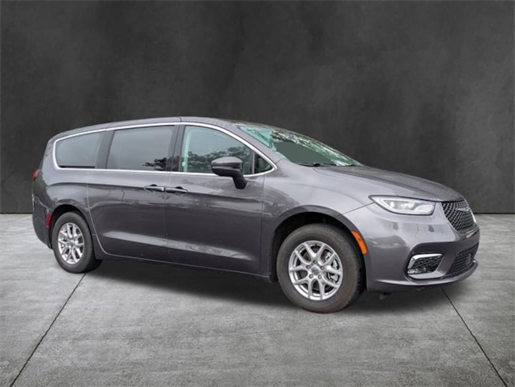 Used 2023 Chrysler Pacifica Touring L Van Passenger Van