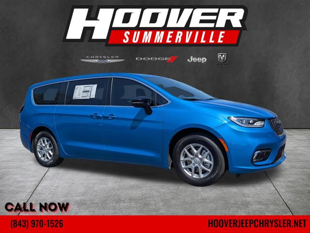 2026 Chrysler Pacifica Select's photo