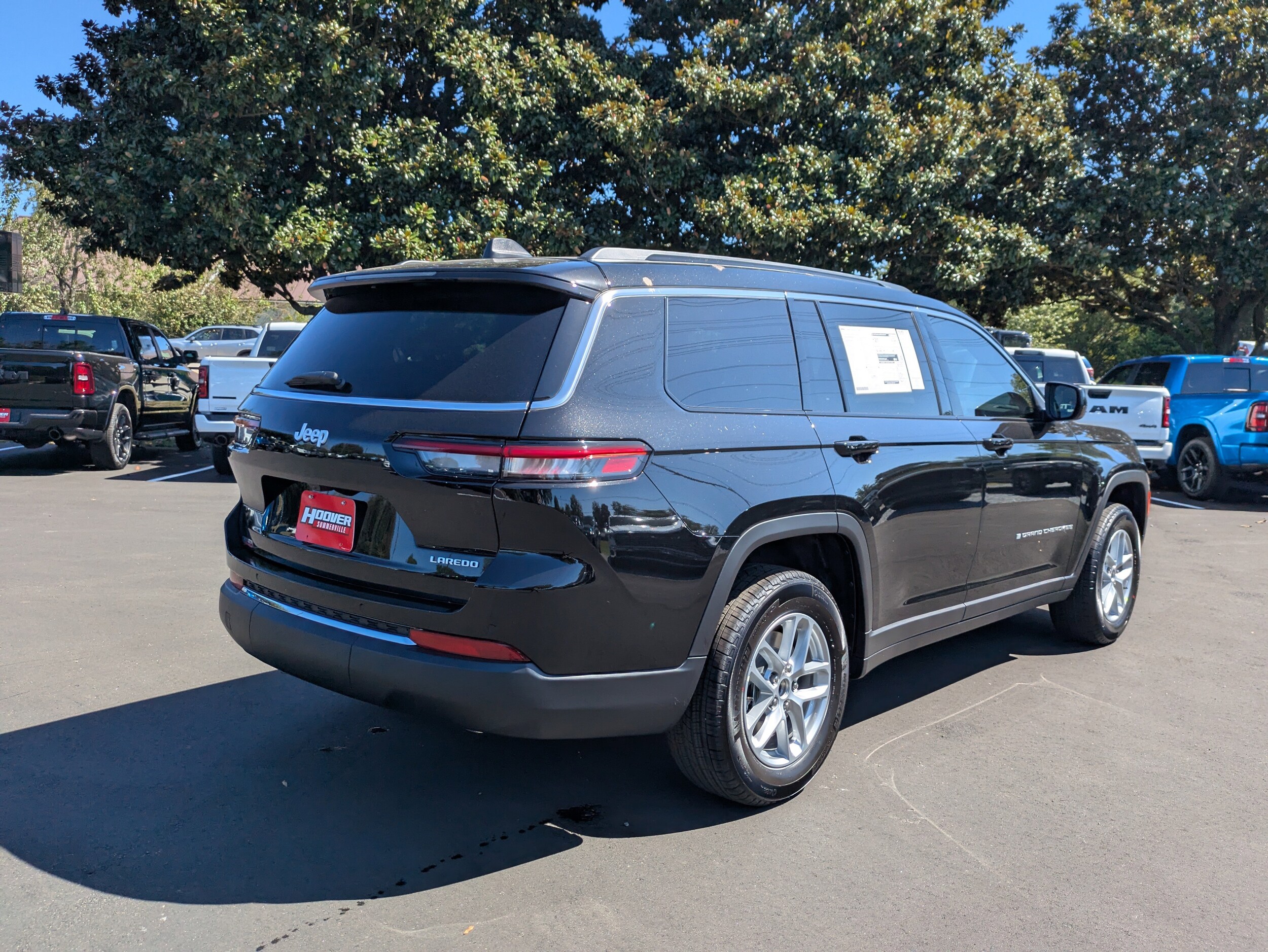 2025 Jeep Grand Cherokee Laredo Sport photo 3