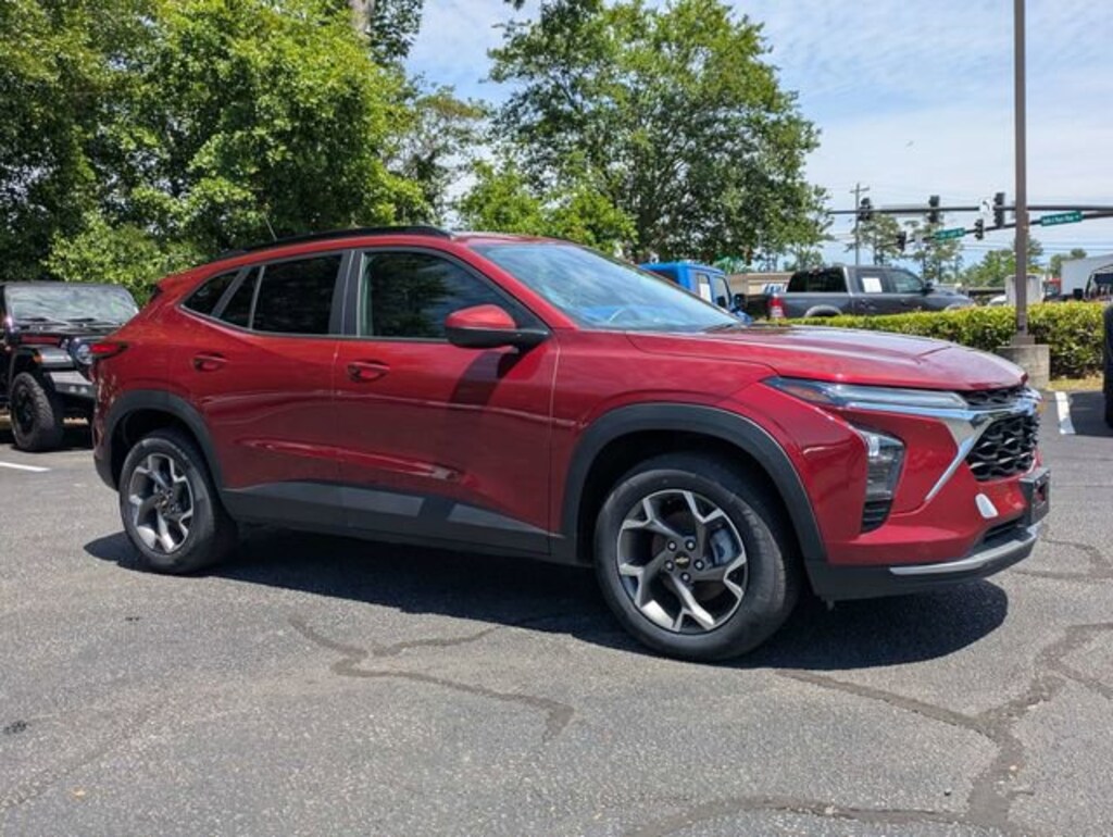 Used 2025 Chevrolet Trax LT SUV